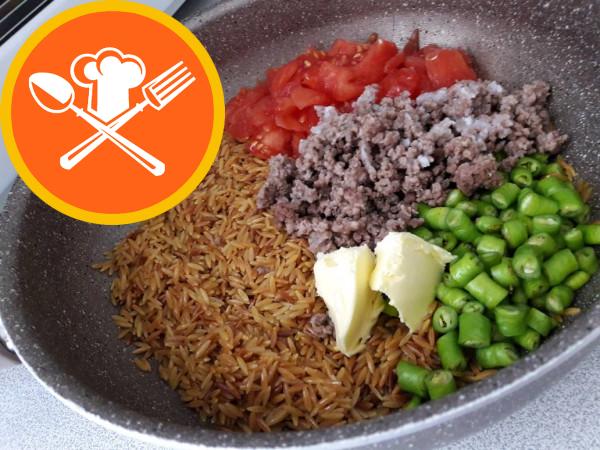 Κριθαρένιο ρύζι με μανέστρα με κιμά και λαχανικά