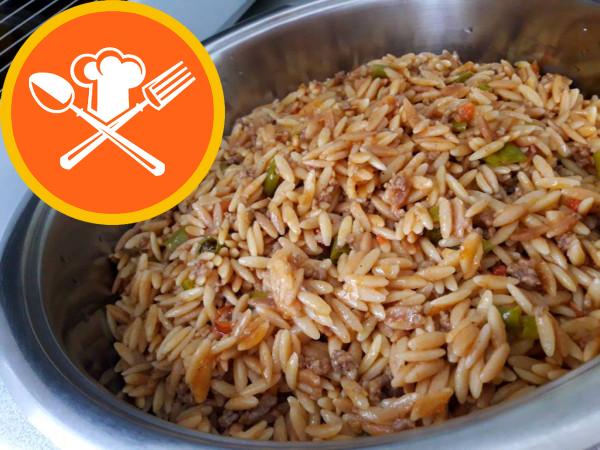 Κριθαρένιο ρύζι με μανέστρα με κιμά και λαχανικά
